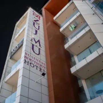 Zújmú Business Boutique Hotel
