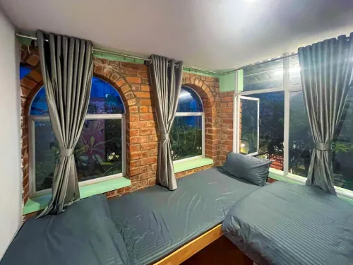 Rahees Bi Roambay -Backpacker Hostel