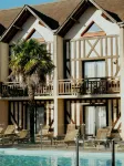 Logis le Clos Deauville Saint Gatien Hotel di Pont-l'Eveque