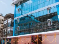 Reach Inn Hotels near Subhash Park