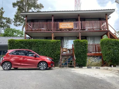 RedDoorz Plus @ Puncak Mas Cottage فنادق في West Tanjung Karang