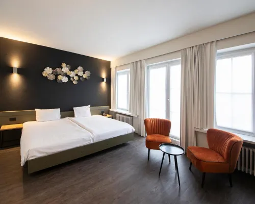 Hotel Cortina Отели рядом с достопримечательностью «Башни Броэль»