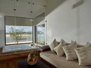 Amaranthe Bay Resort & Spa