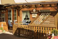 愛特多富茹穆凱納飯店