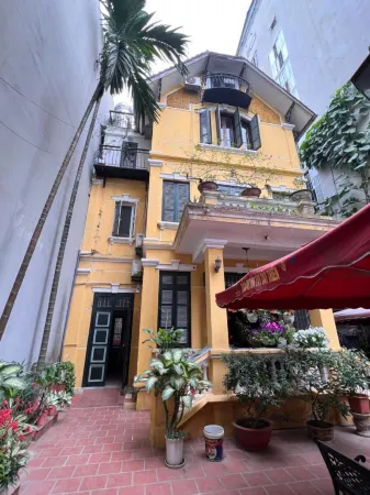 French-Styled House Отели рядом с достопримечательностью «Thanh Do University»