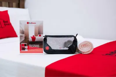 RedDoorz @ Jalan Padat Karya Prabumulih Hotel dekat Sate Mas Andi