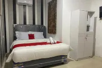 RedDoorz Plus @ Rawamangun Hotels in East Jakarta