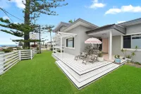 Little Palm Cabins Hotels in Lake Cathie