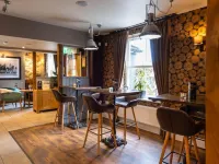 The Dewdrop Inn Hotels in Worcester