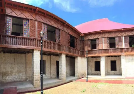 Zosimo's Inn Отели рядом с достопримечательностью «Old Enchanted Balete Tree»