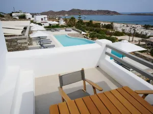 Kymo Luxury Suites Paros