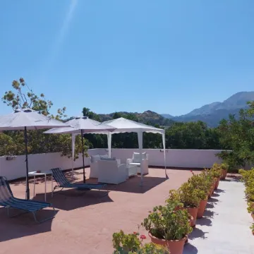 Seafront Studios and Apartments