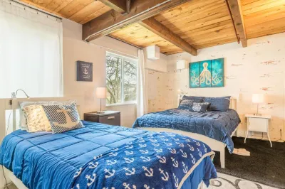 Totally Beachin Getaway by AvantStay Waterfront