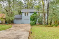 3 Mi to The Woodlands: Warm & Welcoming Home!