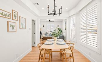 Cozy Retreat Near Downtown Perfect for Families