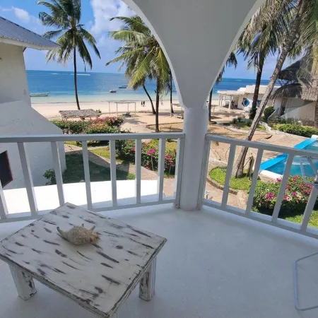 Kaleb's Beachfront Holiday Home