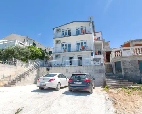 Apartments Na Obali Mora Hotels in Razanj