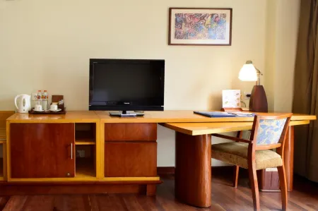 Novotel Semarang Отели рядом с достопримечательностью «Tugu Muda»