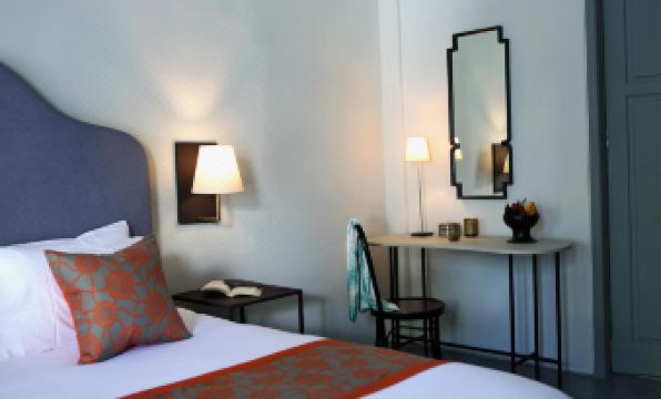 Lovinalife Room & Cafe