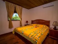 Moorea Golf Lodge Hotels in Te'avaro