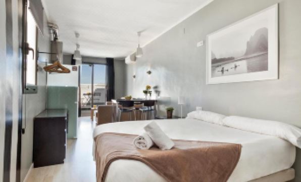 Fira Apartments by Gaiarooms - Housity