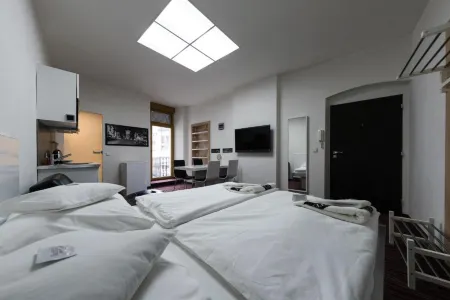 Hotel Plzeň Отели рядом с достопримечательностью «House No. 83 in Prazska Street»