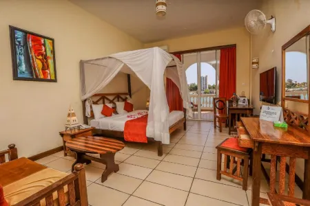 CityBlue Creekside Hotel & Suites Отели рядом с достопримечательностью «Найали Бич»