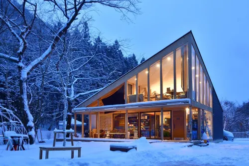 Onsen Glamping ShimaBlue Hotel di Nakanojo