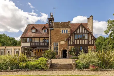 Farnham House Hotel Các khách sạn gần Farnham Maltings