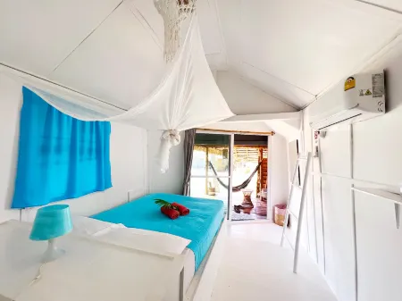 Sea Love Beach Bar & Bungalows Отели рядом с достопримечательностью «Пханган»