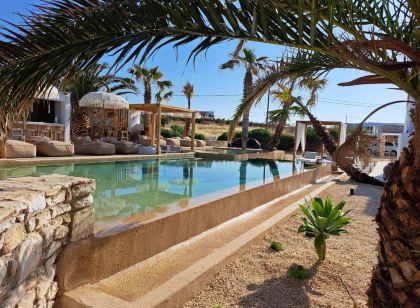 Kosmitis Suites & Villas