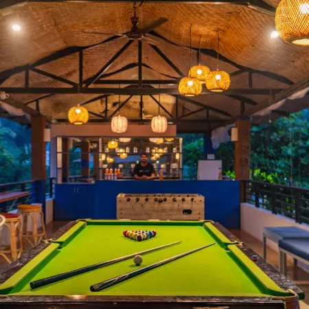 Madpackers Goa Anjuna - Bar & Pool