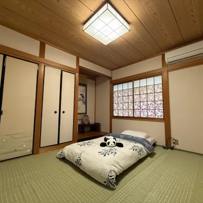 Guest House Hana Hotel berhampiran Stesen Ōtsu