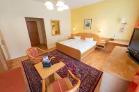 Landhotel Pacher فنادق في Gemeinde Flattach