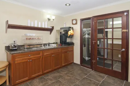 Valley Inn Shakopee Отели в г. Часка