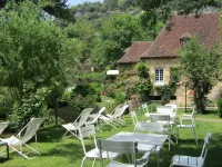 Le Moulin de La Beune Hotels near Le Moustier