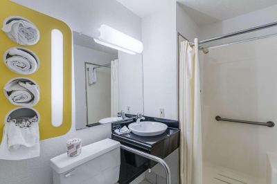 バリアフリー対応ルーム(クイーン)(禁煙) モテール 6 オシュコシュの写真