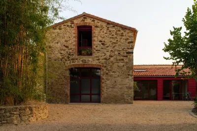 Le Puy Carmin - Chambre d'hôtes Avec Jacuzzi فنادق في Bazoges-en-Paillers