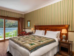 The Whispering Pine Lodge