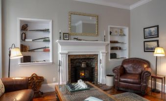 Sir Isaac Brock B&B Luxury Suites