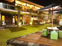 JavaCove Beach Hotel Hoteller i Batukaras