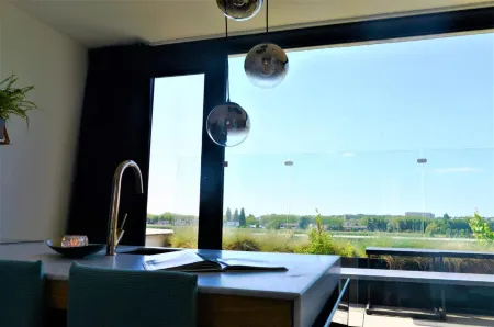 Kaai11 - Riverview Lofts & Suites Отели рядом со станцией Центральная станция Антверпена