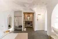 Numa Santorini Hotel a Mesaria