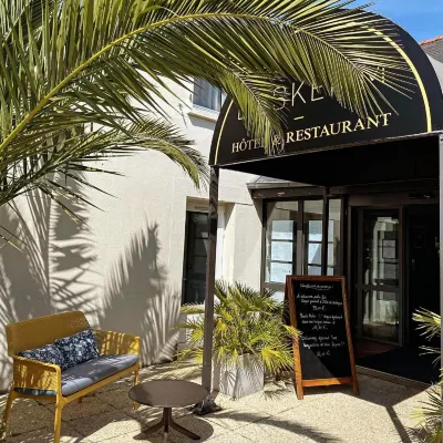 Hotel Restaurant l'Eskemm St Brieuc-Trégueux Отели в г. Плуфраган