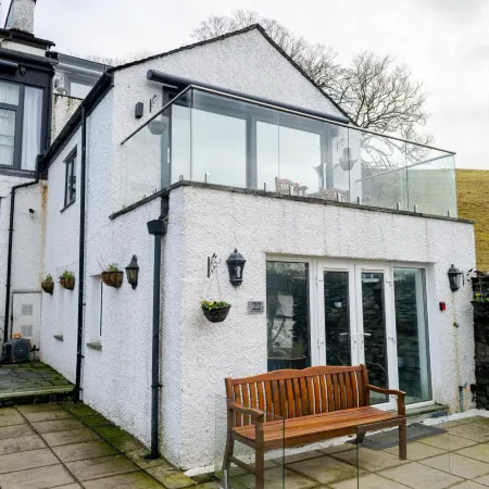 Waterhead Bath Suites - Parking and Light Breakfast