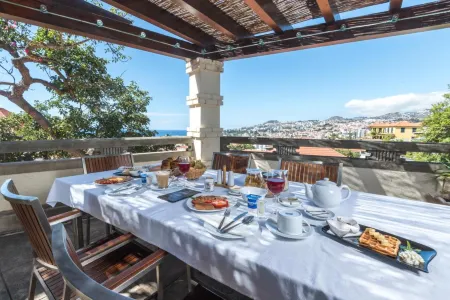 Arts in Hotel Conde Carvalhal Отели в г. Фуншал