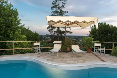 Villa Alta - Residenza d'Epoca Con Piscina Hotels in Molina di Quosa-rigoli