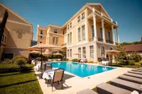 Tresor Le Palais Timisoara, Curio Collection by Hilton