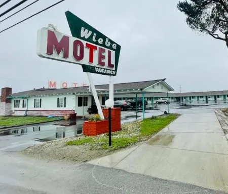 Wiebe Motel Отели в г. Сан Хуан Баутиста