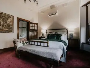 Green Gables King Suite